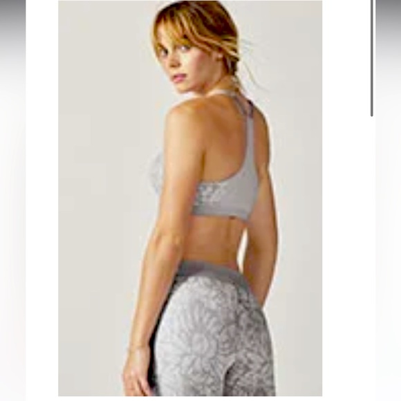 Medium Fabletics Set - Picture 1 of 3